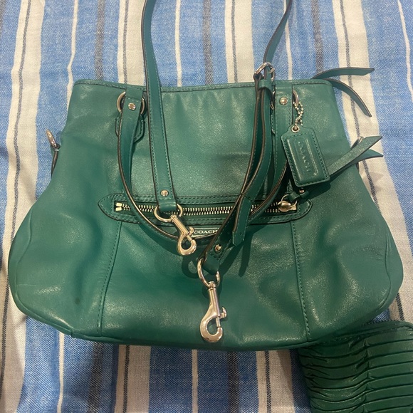 Beautiful Coach bag with matching wallet - Picture 2 of 4